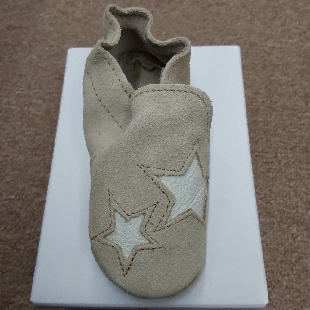 New In Box Minnetonka Infant's US Size 5 Star Infant Bootie Stone Mocassins Leat